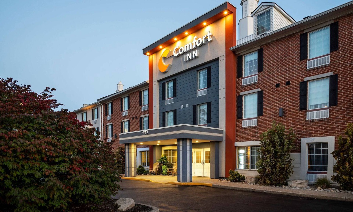 Point Edward Hotel | Comfort Inn Sarnia