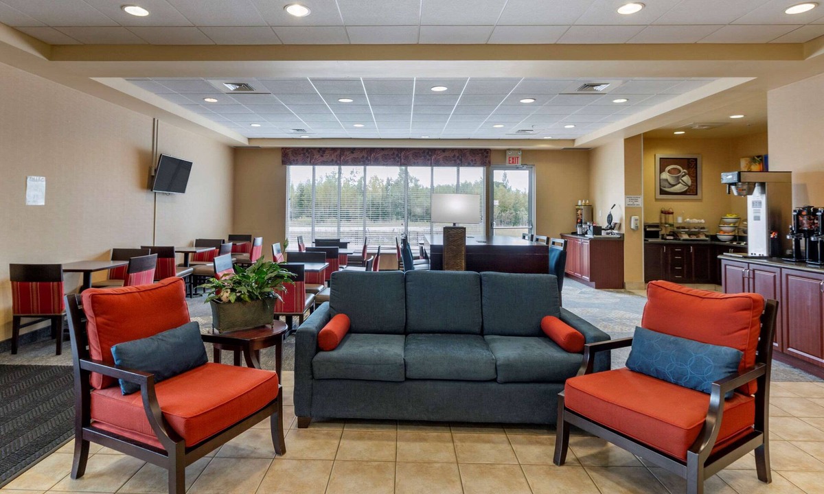 Sturgeon Falls Hotel | Comfort Inn Sturgeon Falls
