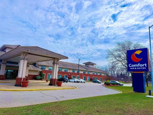 Windsor Hotel | Comfort Inn & Suites Ambassador Bridge