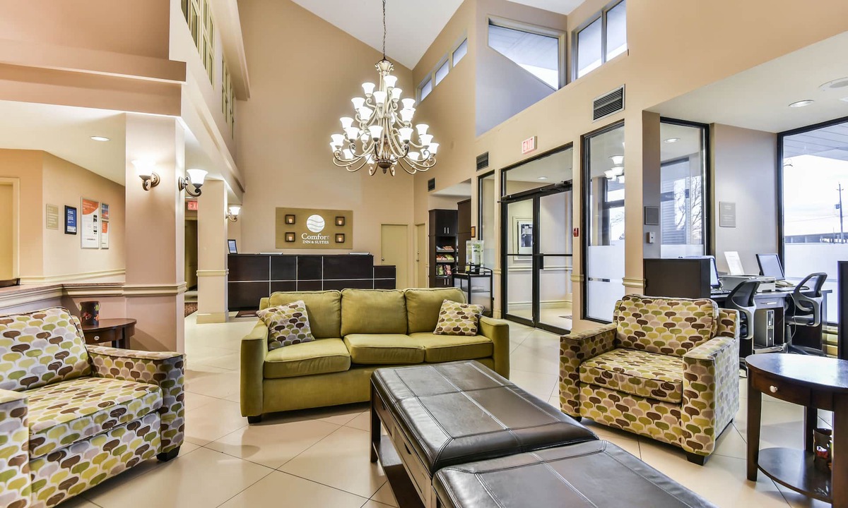 Windsor Hotel | Comfort Inn & Suites Ambassador Bridge