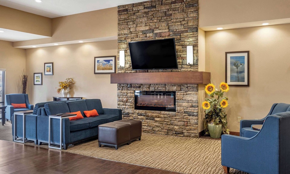 Augusta Hotel | Comfort Inn & Suites Augusta