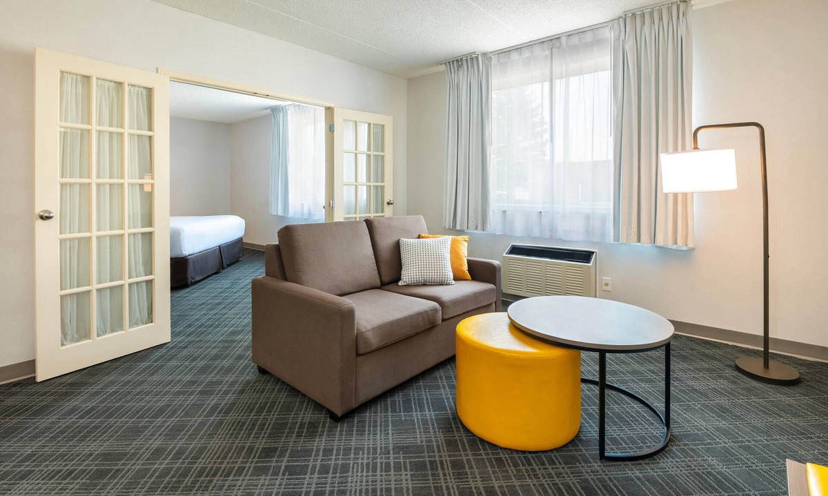 Barrie Hotel | Comfort Inn & Suites Barrie