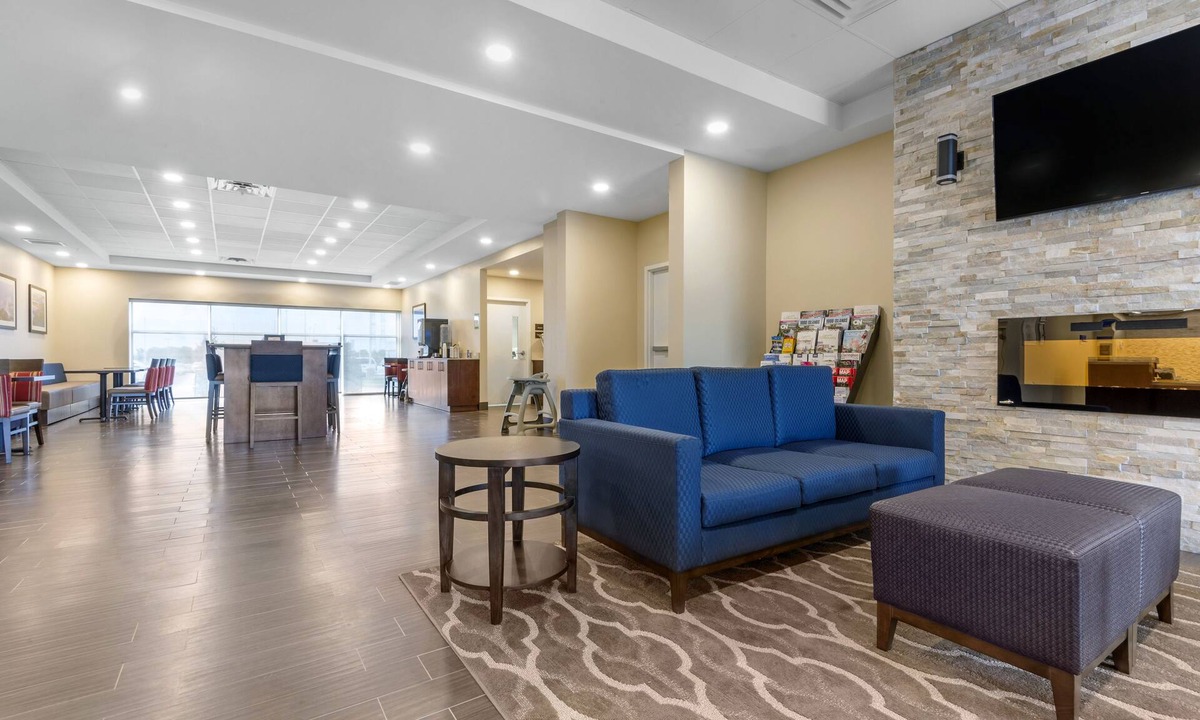 Bowmanville Hotel | Comfort Inn & Suites