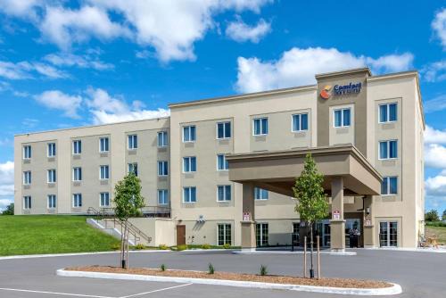 Napanee Hotel | Comfort Inn & Suites