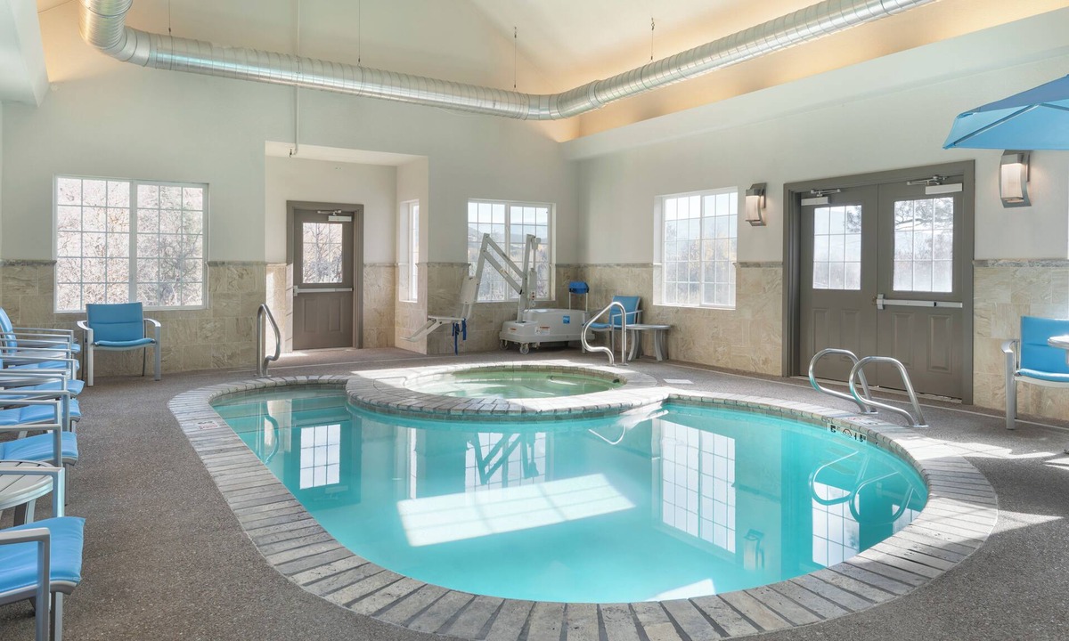 Carbondale Hotel | Comfort Inn & Suites Carbondale on the Roaring Fork