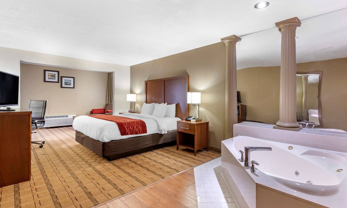 Cedar Rapids Hotel | Comfort Inn & Suites Cedar Rapids North - Collins Road