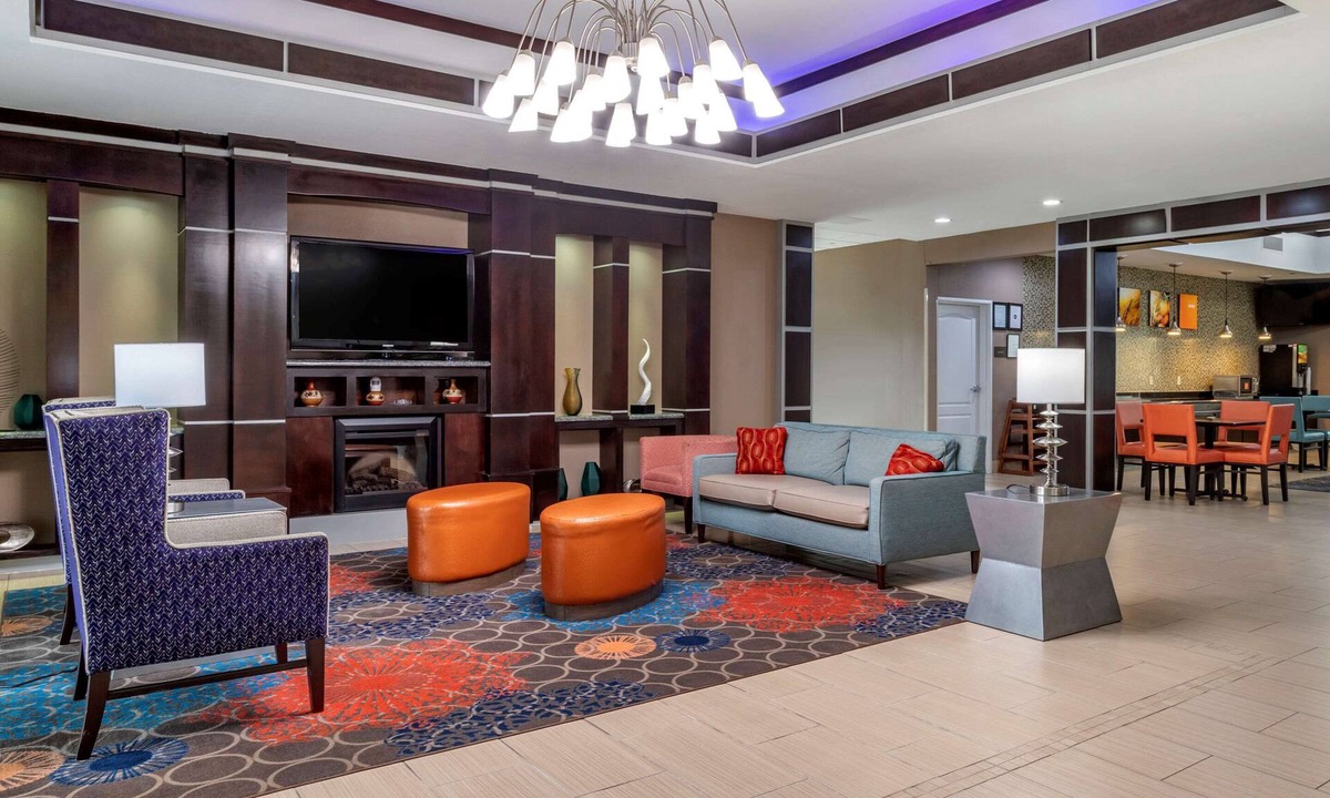 Cleveland Hotel | Comfort Inn & Suites Cleveland TX