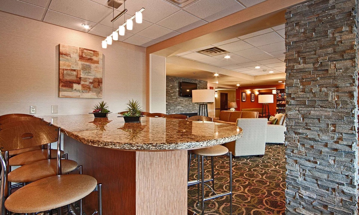 Akron Hotel | Comfort Inn & Suites Copley Akron