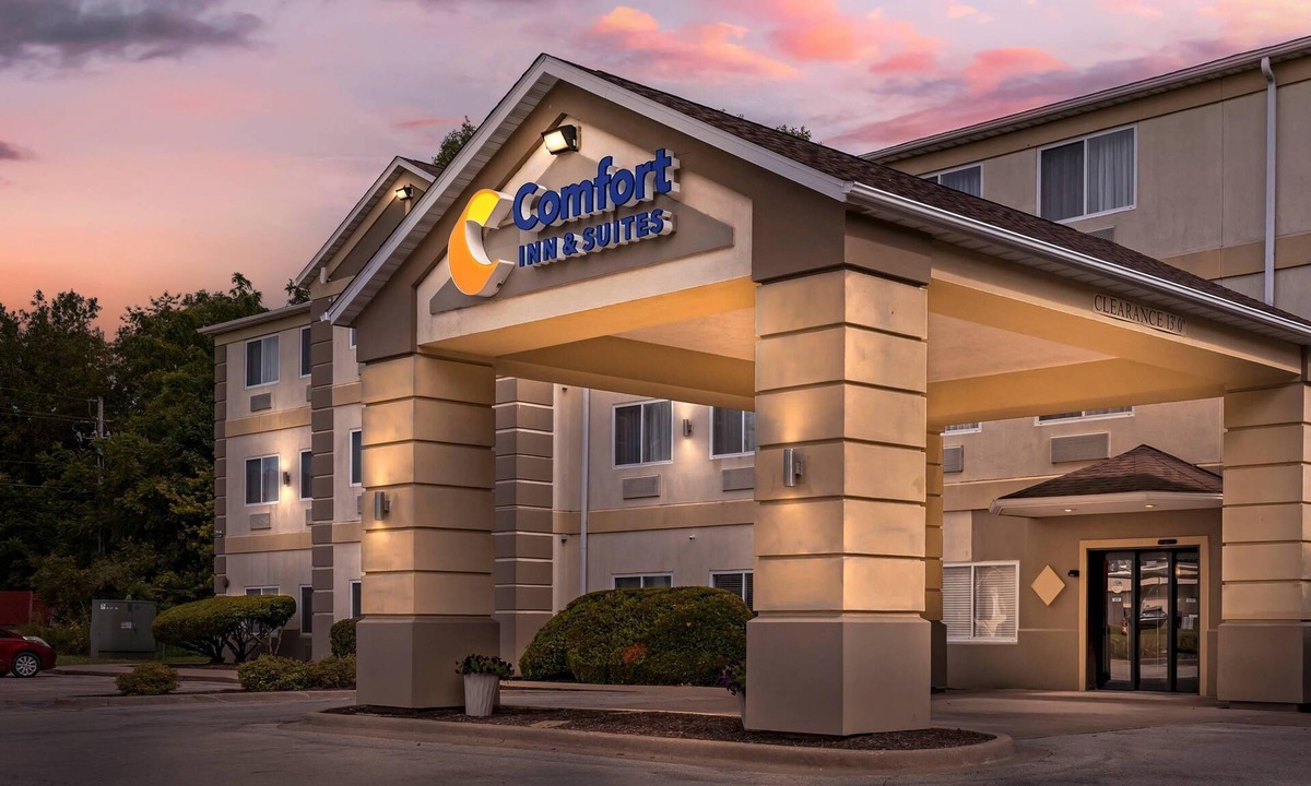 Carbon Cliff Hotel | Comfort Inn & Suites East Moline near I-80