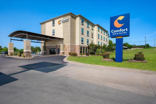 Fort Smith Hotel | Comfort Inn & Suites Fort Smith I-540