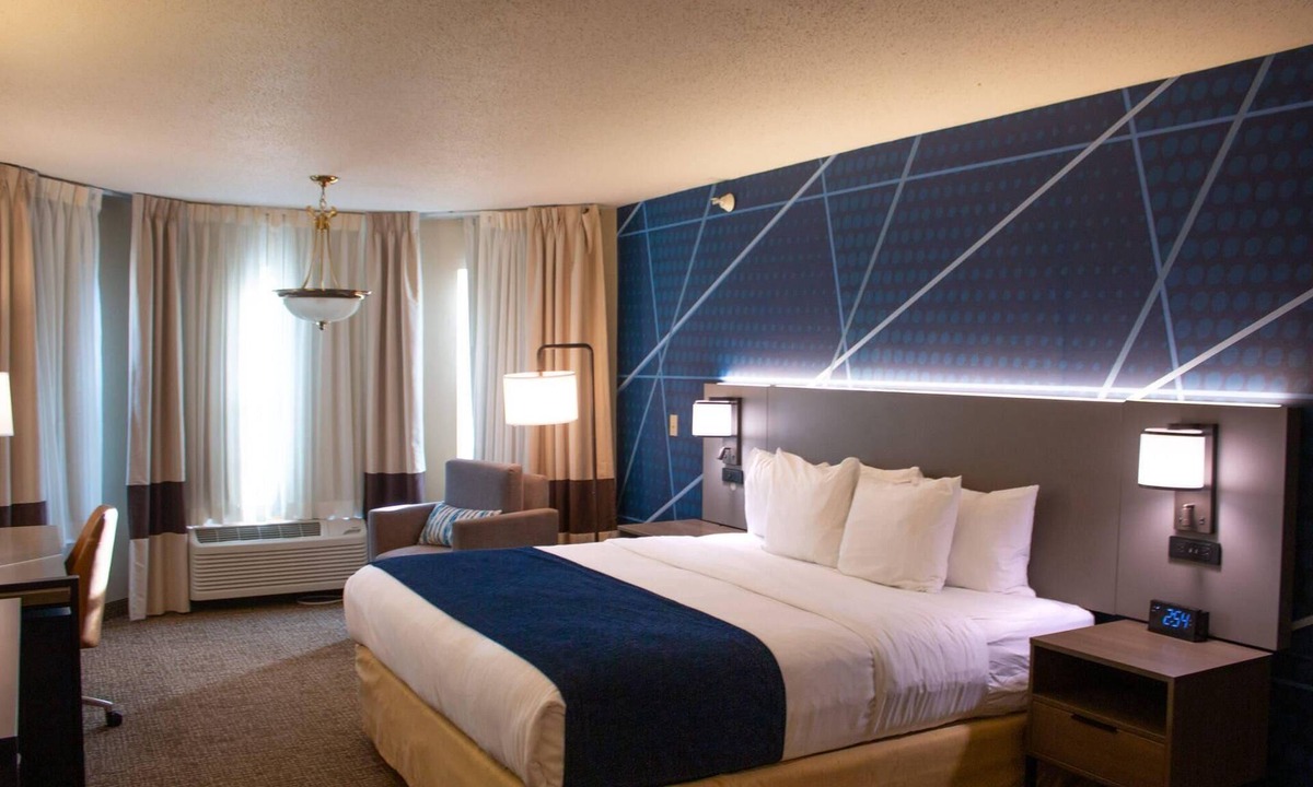Geneva Hotel | Comfort Inn & Suites Geneva - West Chicago