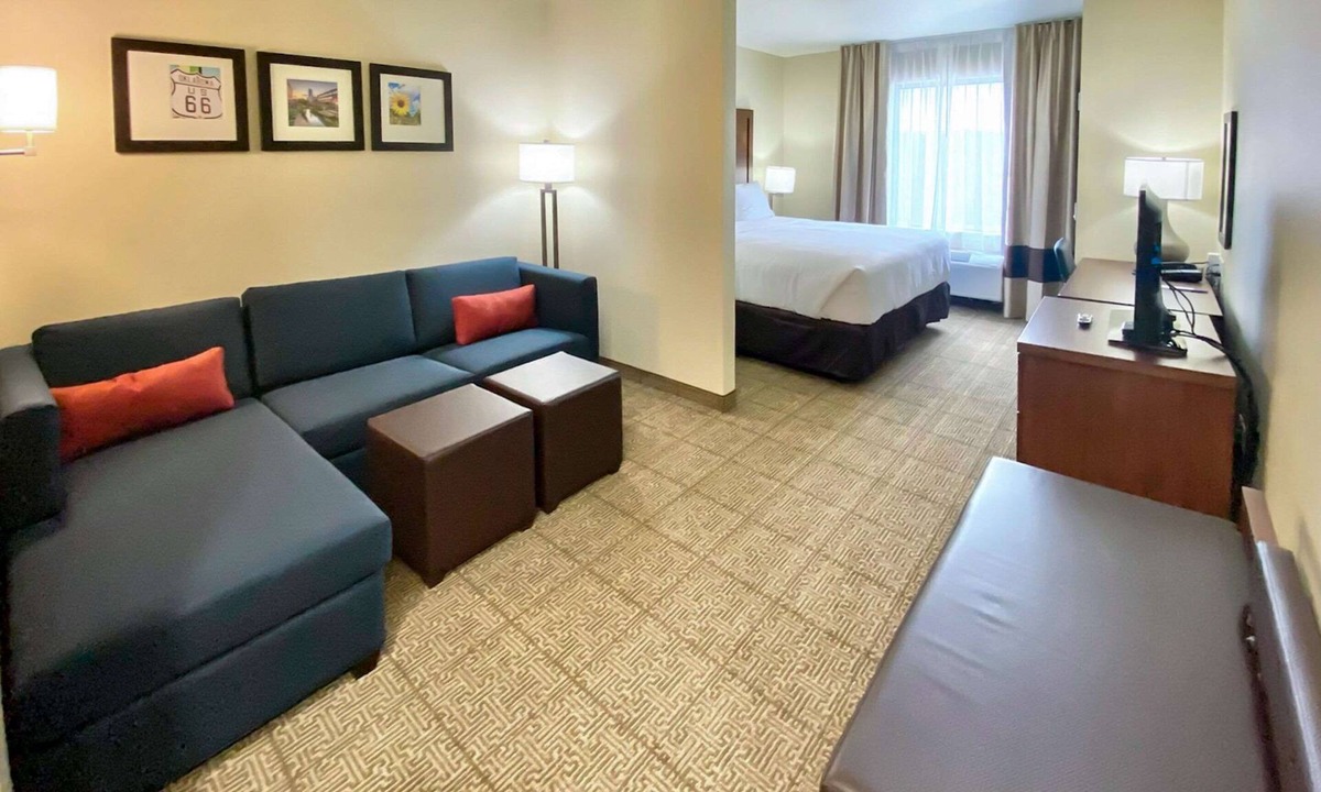 Harrah Hotel | Comfort Inn & Suites Harrah
