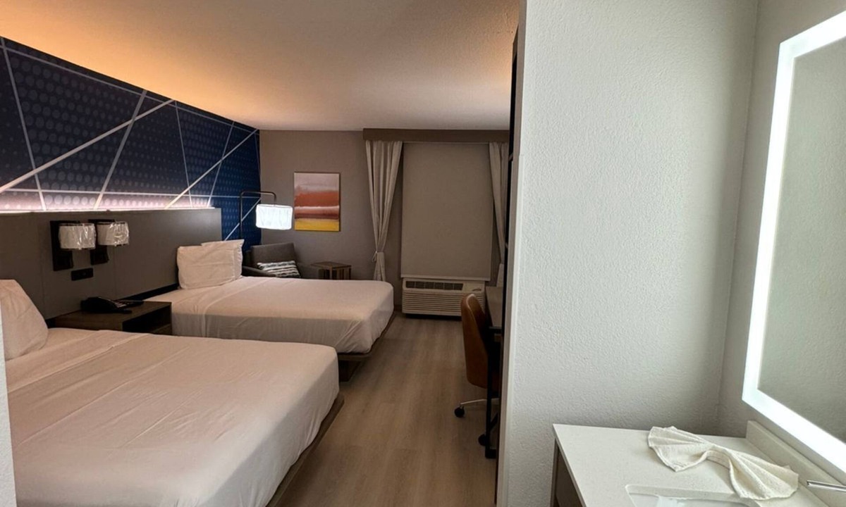 Harvey Hotel | Comfort Inn & Suites Harvey - Chicago Southland