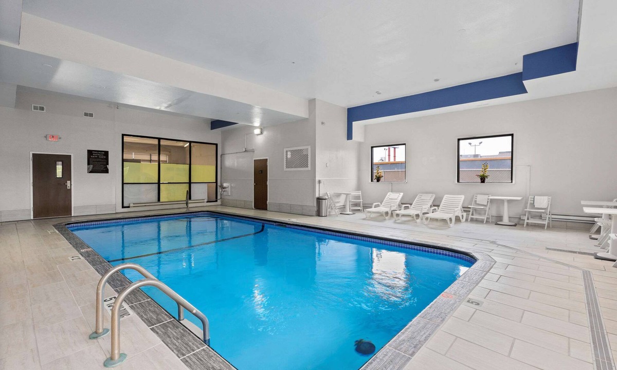 Hazelwood Hotel | Comfort Inn & Suites Hazelwood - St. Louis