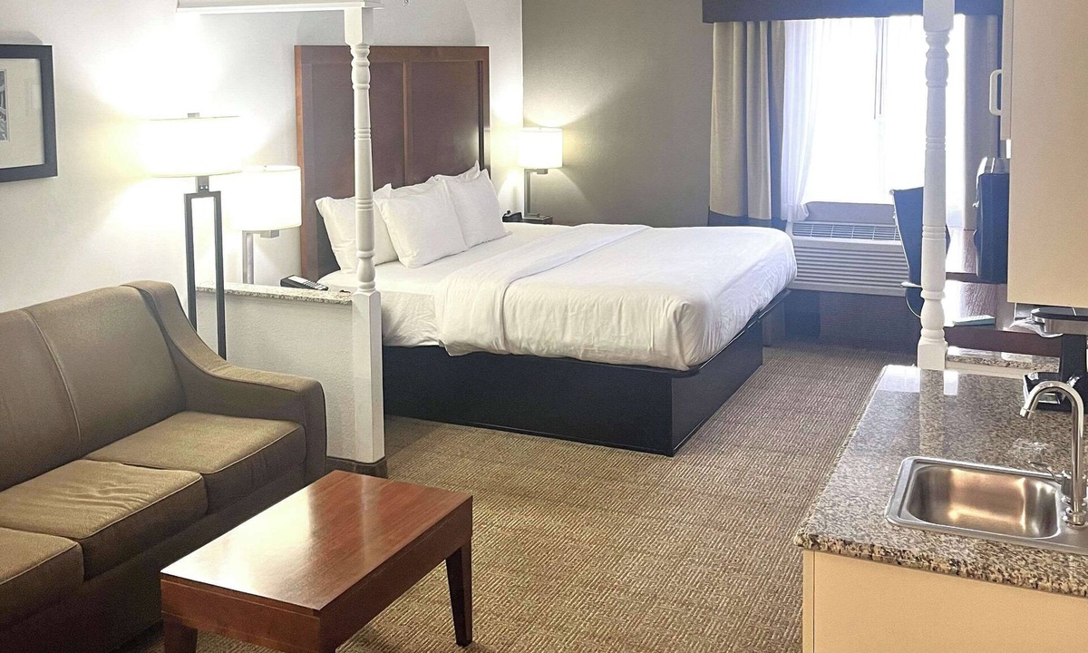 Jackson Hotel | Comfort Inn & Suites Jackson North