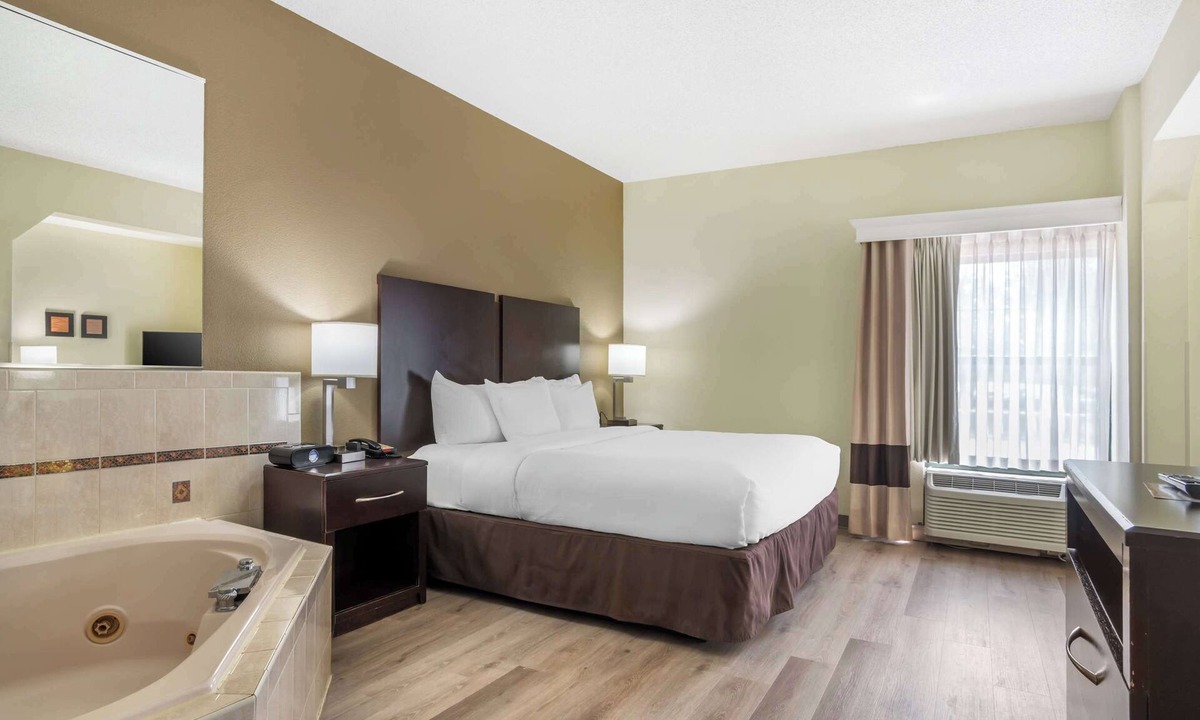 Cornelius Hotel | Comfort Inn & Suites Lake Norman