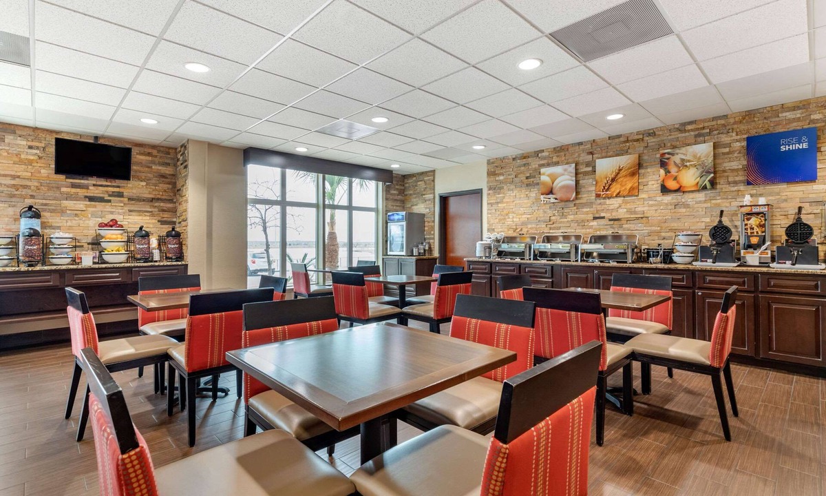 Eagle Pass Hotel | Comfort Inn & Suites Lakeside