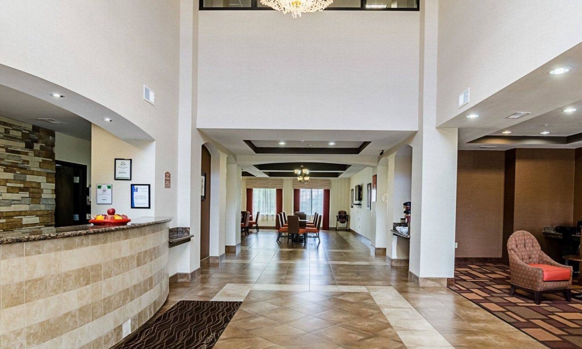 Lawrence Hotel | Comfort Inn & Suites Lawrence - University Area