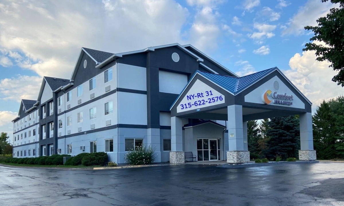 Bayberry Hotel | Comfort Inn & Suites Liverpool-Clay