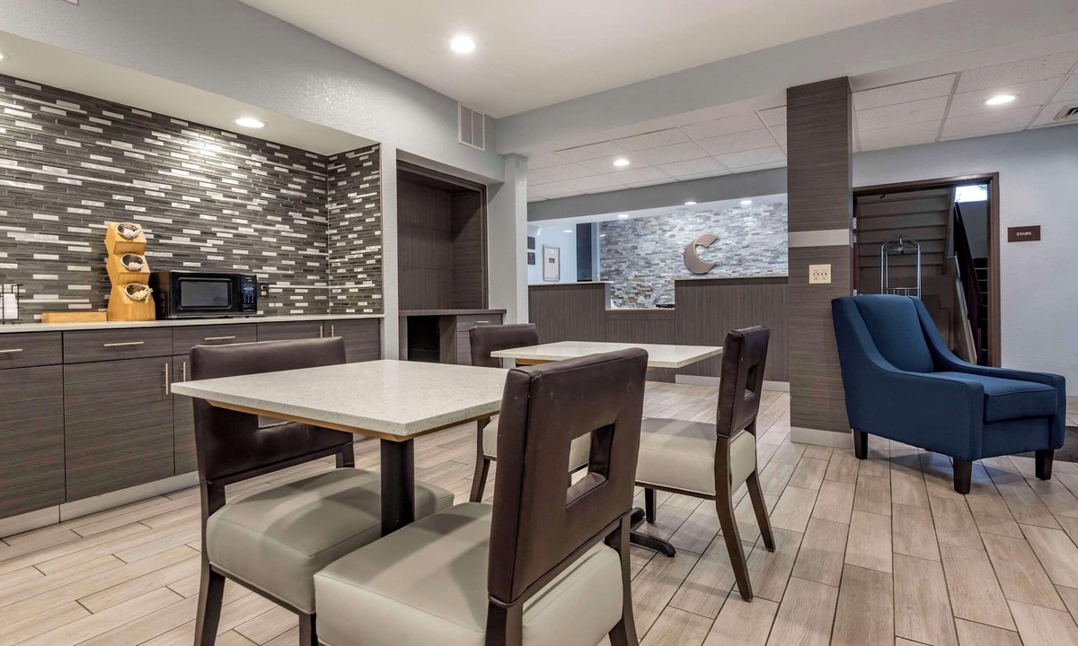 Bayberry Hotel | Comfort Inn & Suites Liverpool - Syracuse