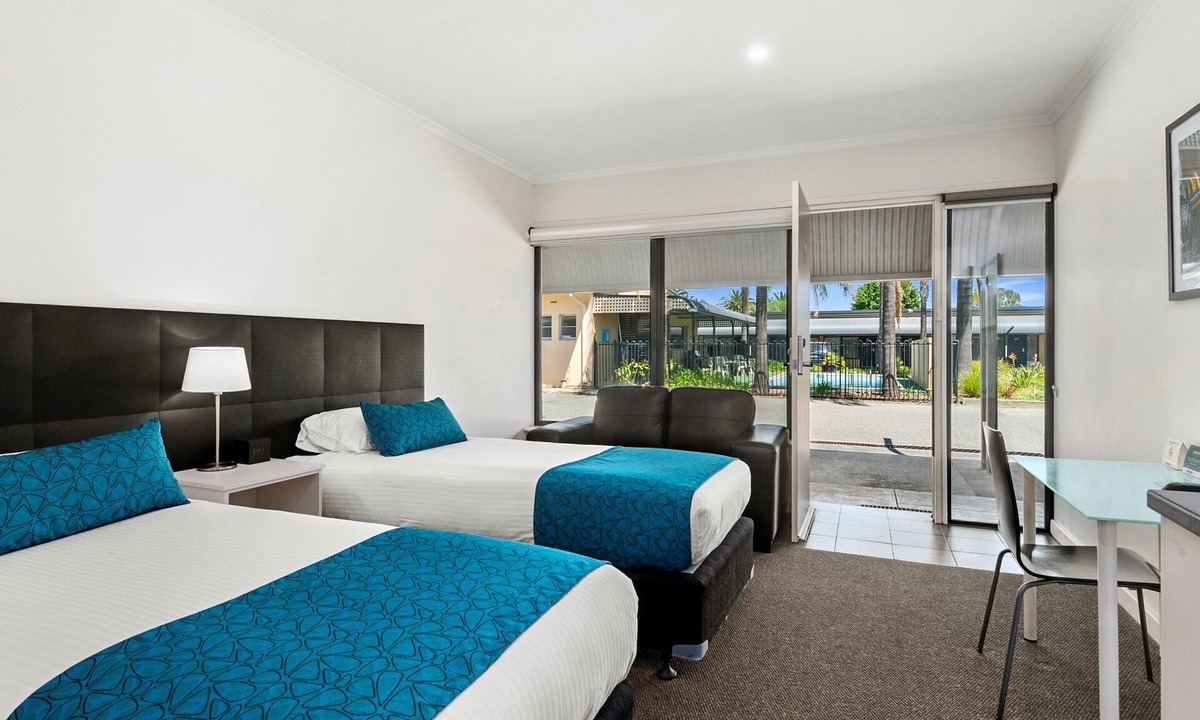 Enfield Hotel | Comfort Inn & Suites Manhattan