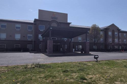 Miami Hotel | Comfort Inn & Suites Miami - Route 66