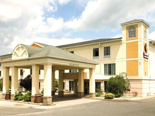 Pocono Summit Hotel | Comfort Inn & Suites Mount Pocono