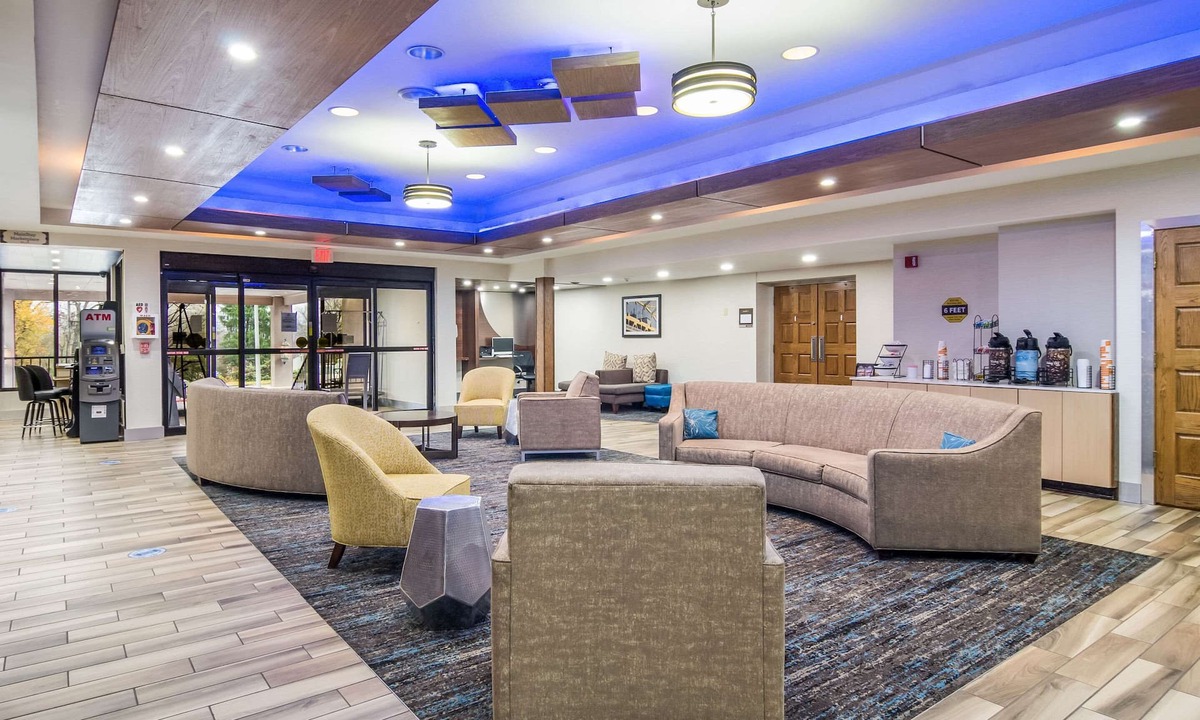 O'Hara Township Hotel | Comfort Inn & Suites Pittsburgh Fox Chapel