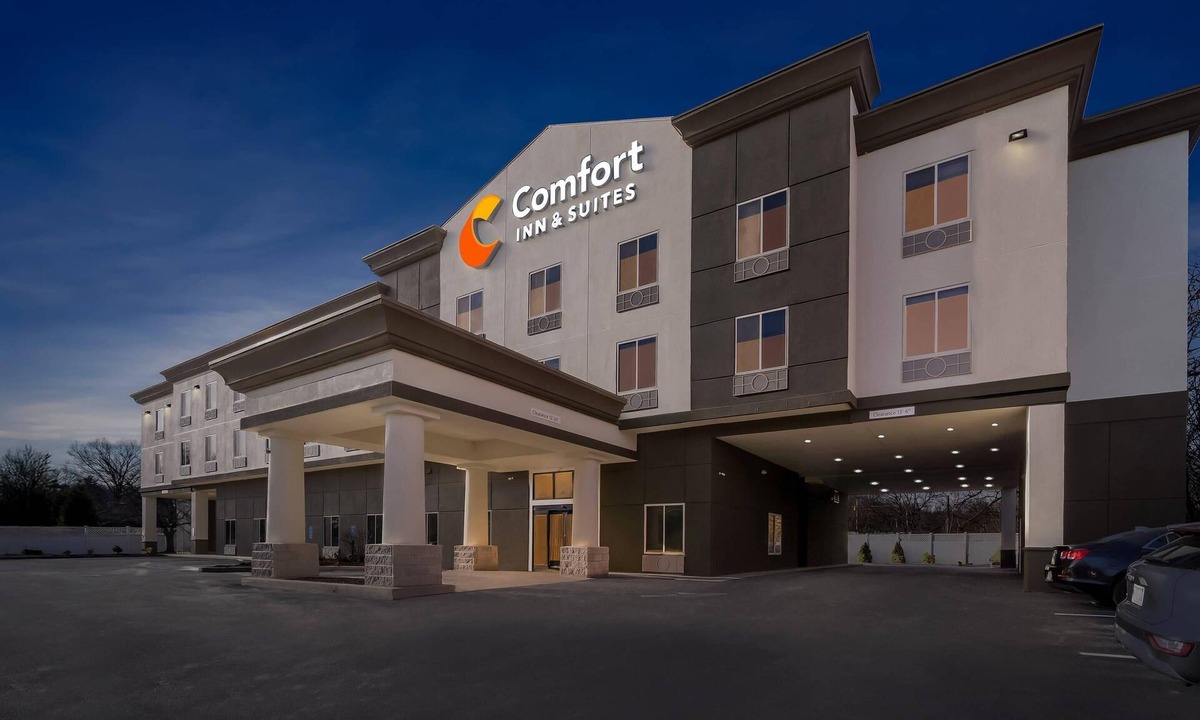 Plainville Hotel | Comfort Inn & Suites Plainville-Foxboro