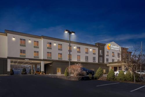 Plainville Hotel | Comfort Inn & Suites Plainville-Foxboro