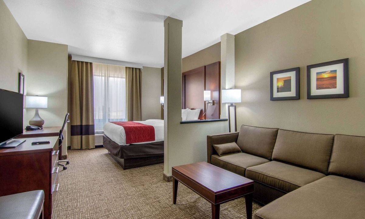 Shawnee Hotel | Comfort Inn & Suites Shawnee - Kansas City