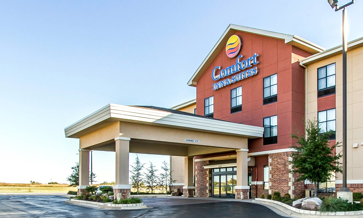 Shawnee Hotel | Comfort Inn & Suites Shawnee North Near I-40