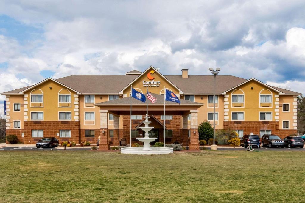 South Hill Hotel | Comfort Inn & Suites South Hill I-85