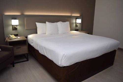 Syracuse Hotel | Comfort Inn & Suites Syracuse-Carrier Circle