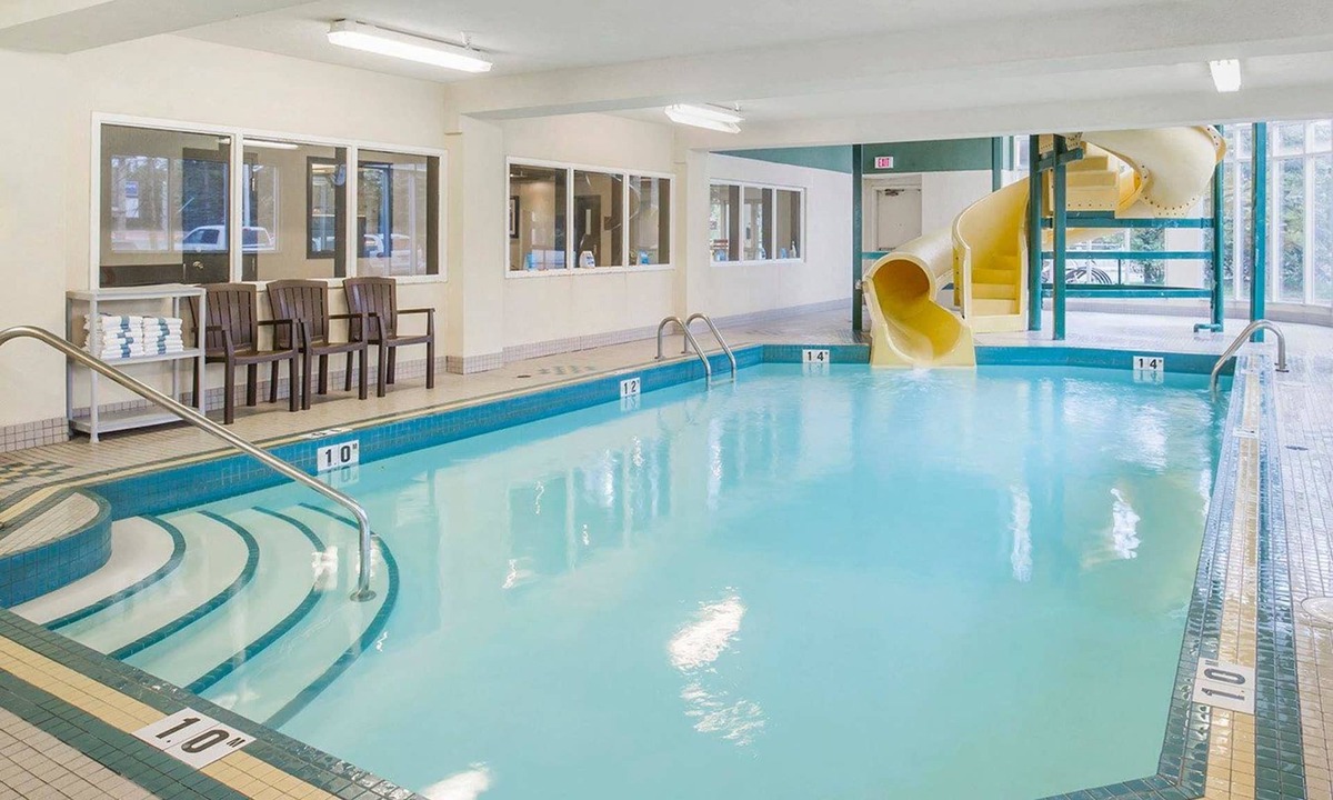 Banff Trail Hotel | Comfort Inn & Suites University