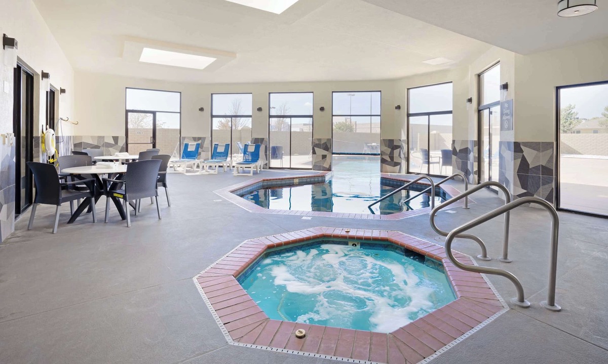 Greenwich Hotel | Comfort Inn & Suites Wichita Northeast