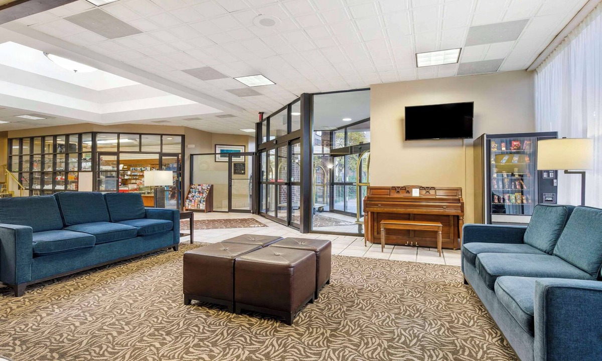 Fairfax Hotel | Comfort Inn University Center