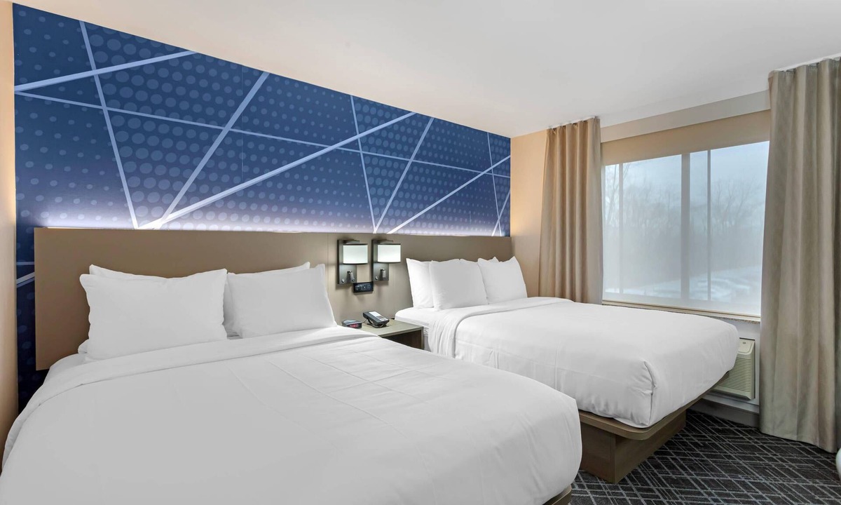 Travis - Chelsea Hotel | Comfort Inn