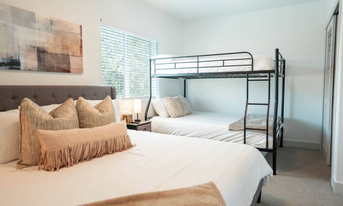People's Freeway Apartment | Comfort Meets Convenience in Downtown SLC