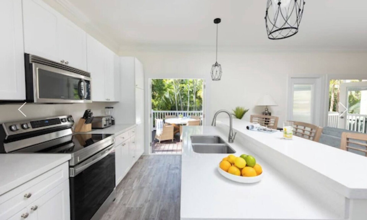 Marathon Hotel | Comfort Meets Convenience – Private Pool & Full Kitchen!