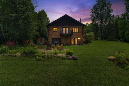 Notre-Dame-de-la-Merci Ski Chalet | Comfort & Nature with Sauna & Spa - Karibu