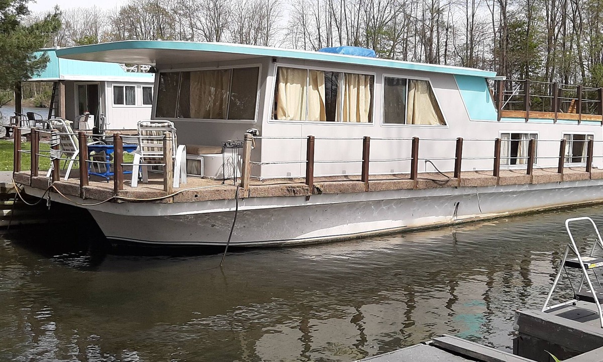 Waterloo Boat Rental | Comfort on the water