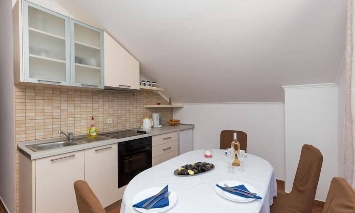 Hodilje Apartment | Comfort One Bedroom Apartment with Balcony and Sea View (VELIKI)