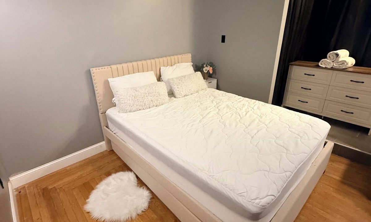 New London Apartment | Comfort room