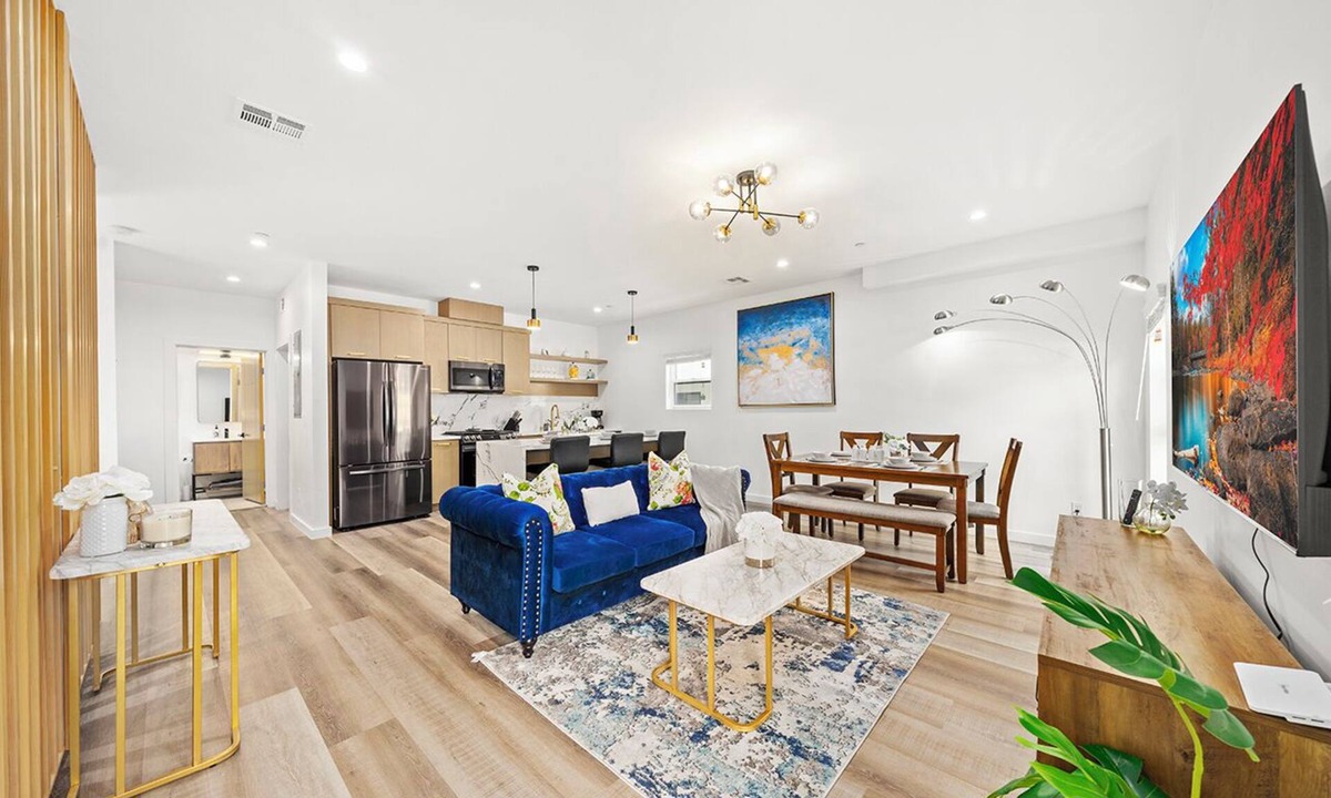 Rampart Village House | Comfort Suite Los Angeles