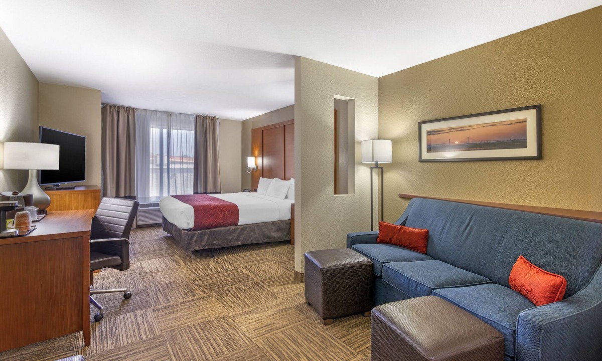 Brunswick Hotel | Comfort Suites Brunswick