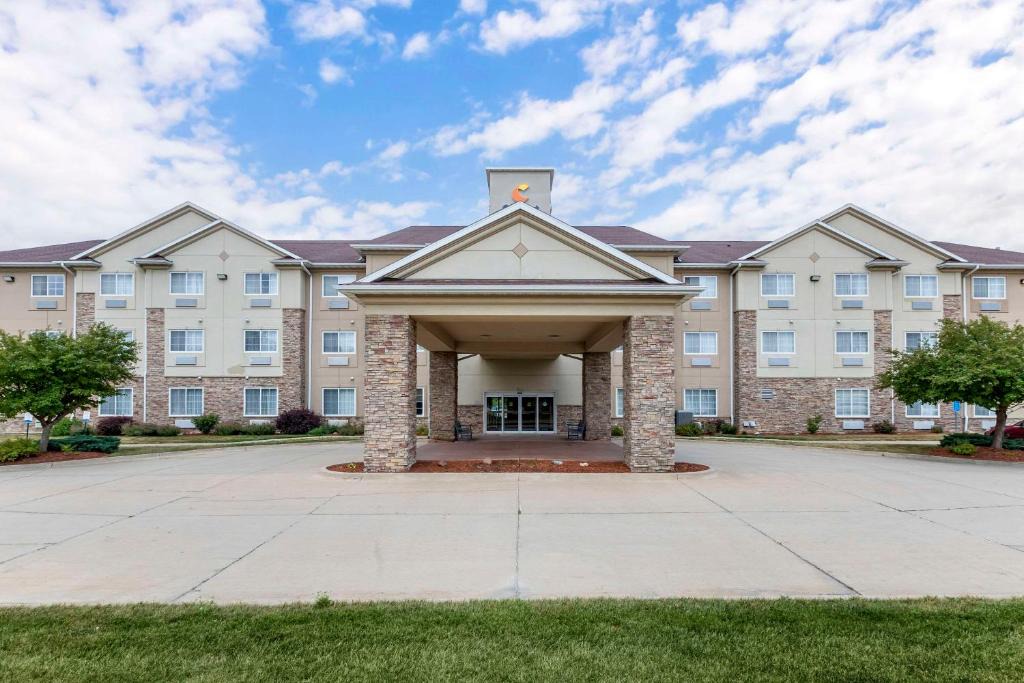 Cedar Falls Hotel | Comfort Suites Cedar Falls Industrial Park
