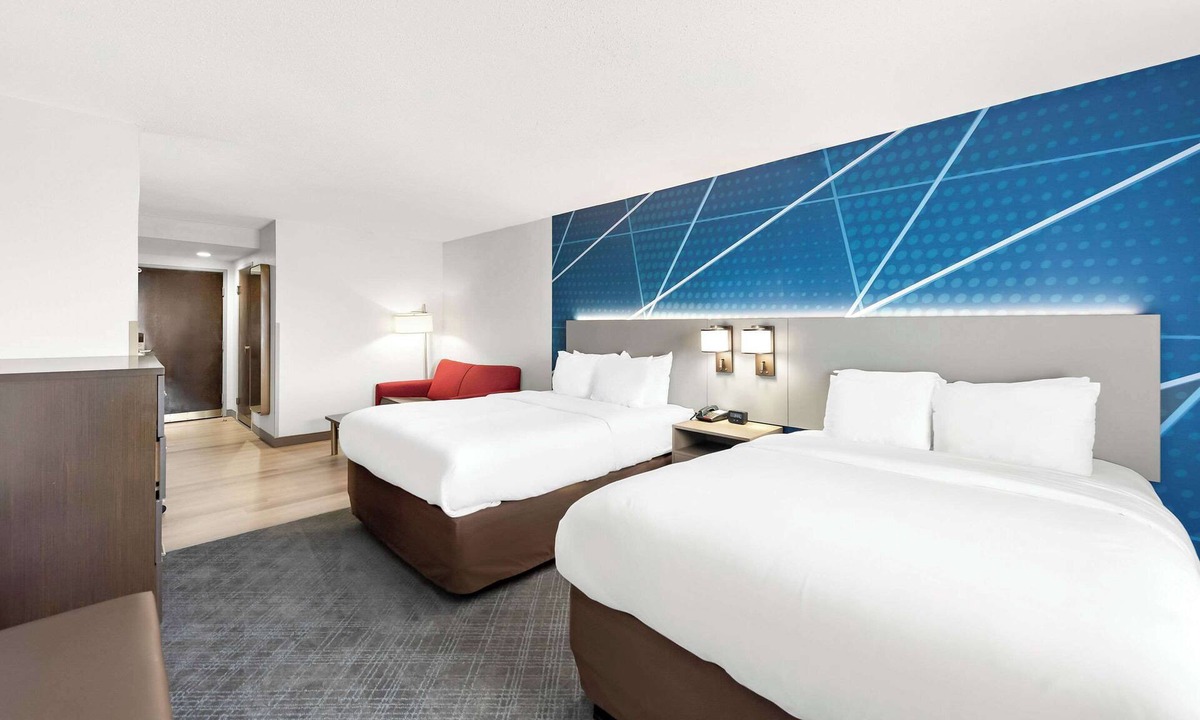 Summit Station Hotel | Comfort Suites Columbus
