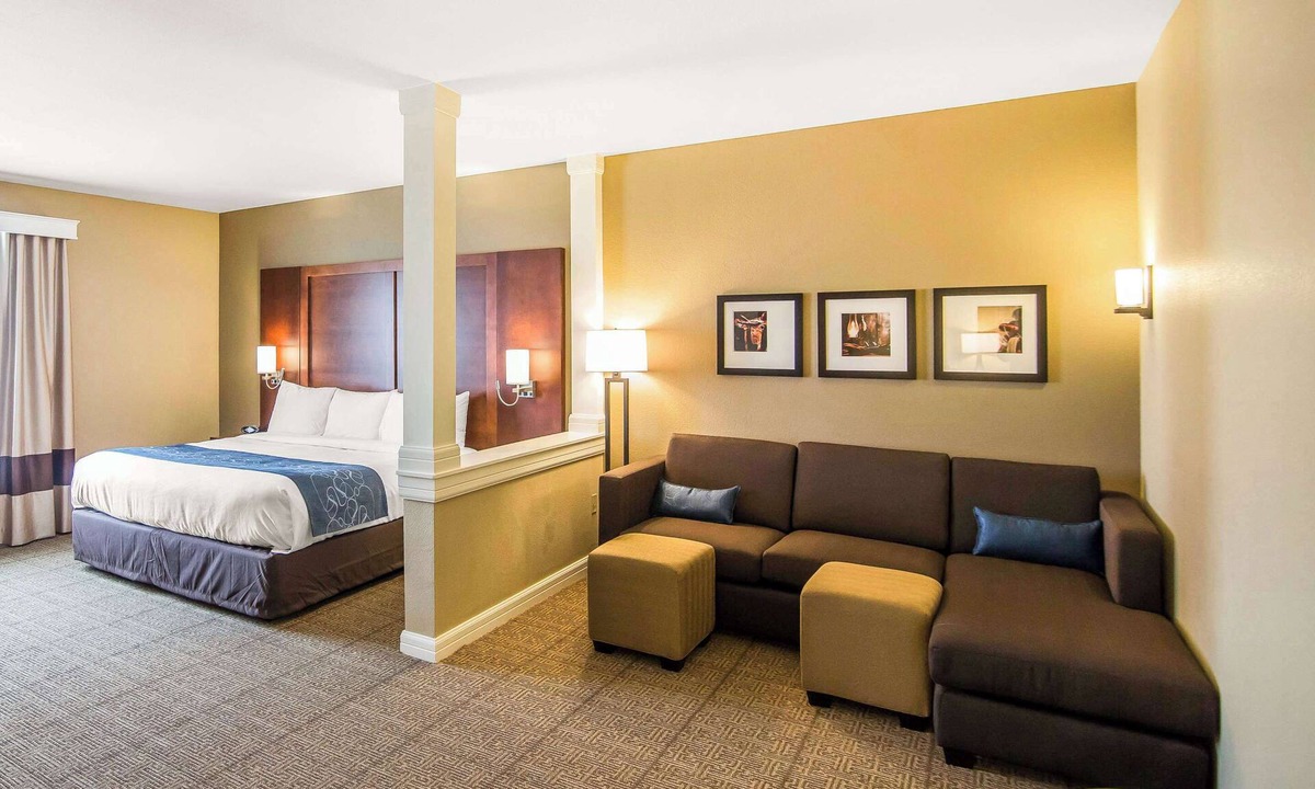 Dodge City Hotel | Comfort Suites Dodge City
