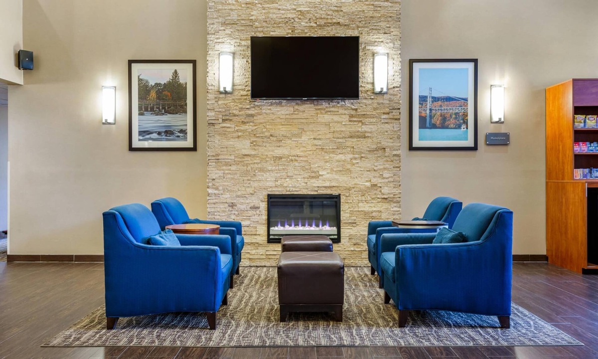 Dover Hotel | Comfort Suites Dover University Area